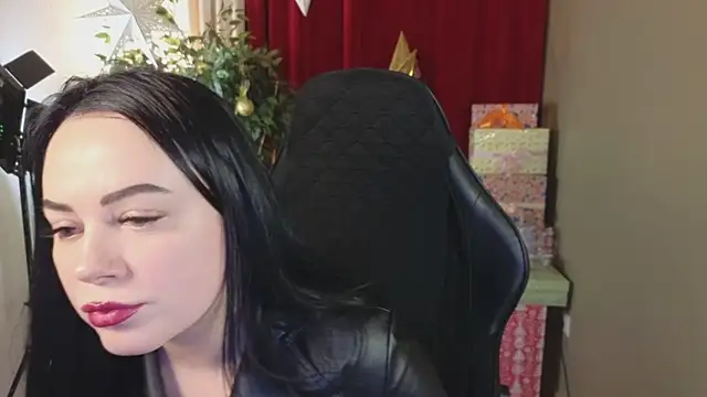 Snapshot of Jolie_Orchid chatting on 12.21.25 Jolie Orchid online show from 12.21.25