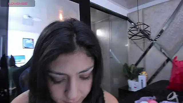 Snapshot of Ely09_ chatting on 04.28.26 Ely09 online show from 04.28.26