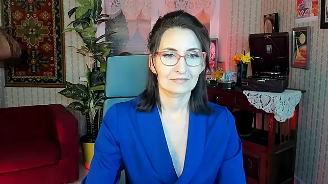 Snapshot of UnaTerra chatting on 09.15.25 UnaTerra online show from 09.15.25