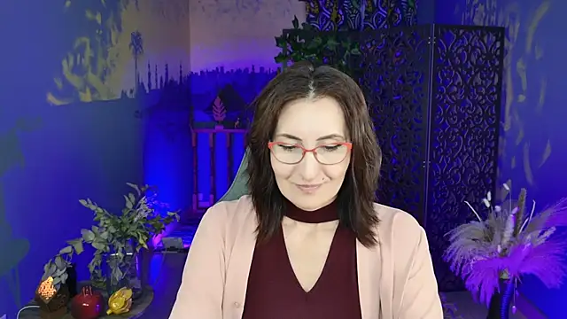 Snapshot of UnaTerra chatting on 09.18.25 UnaTerra online show from 09.18.25