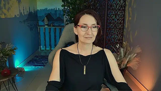 Snapshot of UnaTerra chatting on 09.22.25 UnaTerra online show from 09.22.25