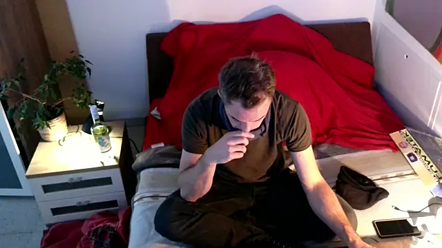 Snapshot of EdelHolz91 chatting on 11.12.25 EdelHolz91 online show from 11.12.25