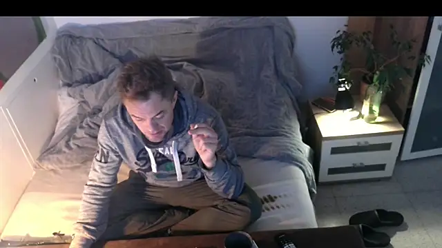 Snapshot of EdelHolz91 chatting on 11.21.25 EdelHolz91 online show from 11.21.25