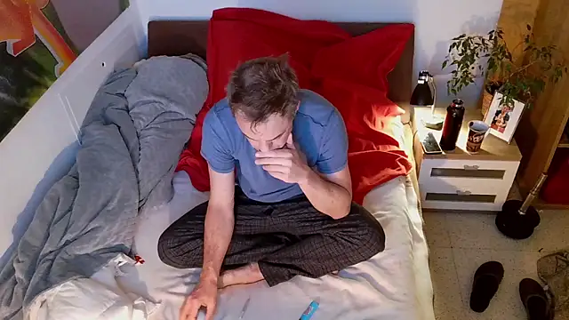 Snapshot of EdelHolz91 chatting on 12.23.25 EdelHolz91 online show from 12.23.25