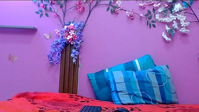 skinnysofia18 online show from 10.23.25