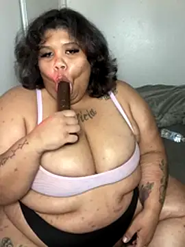 Snapshot of BlaxicanaMami chatting on 11.30.25 BlaxicanaMami online show from 11.30.25