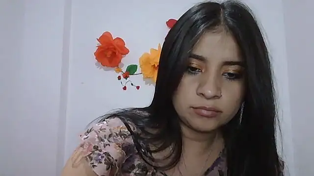 Snapshot of ValerieLove_ chatting on 05.25.26 ValerieLove online show from 05.25.26