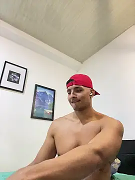 Snapshot of Smith_Fitness chatting on 11.25.25 Smith Fitness online show from 11.25.25