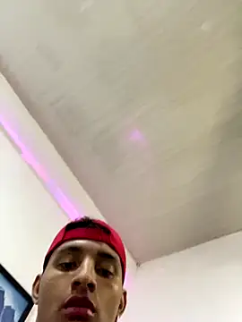 Snapshot of Smith_Fitness chatting on 12.17.25 Smith Fitness online show from 12.17.25