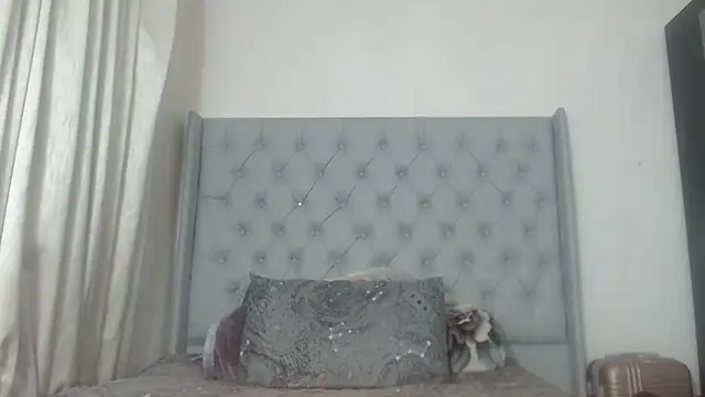 Snapshot of BeautyQueenX22 chatting on 06.18.26 BeautyQueenX22 online show from 06.18.26