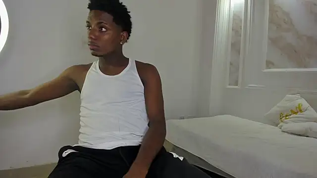 Snapshot of Amare_25 chatting on 09.19.25 Amare 25 online show from 09.19.25