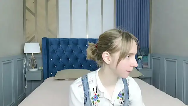 Snapshot of Beverly_Gomes chatting on 09.11.25 Beverly Gomes online show from 09.11.25