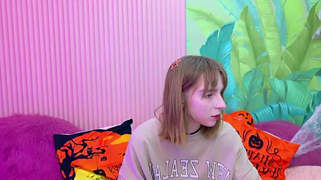 Beverly Gomes online show from 10.23.25