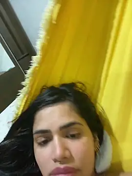 Snapshot of danilyns chatting on 10.28.25 danilyns online show from 10.28.25