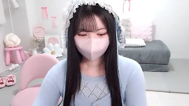 Snapshot of moka-neko chatting on 02.04.26 moka-neko online show from 02.04.26