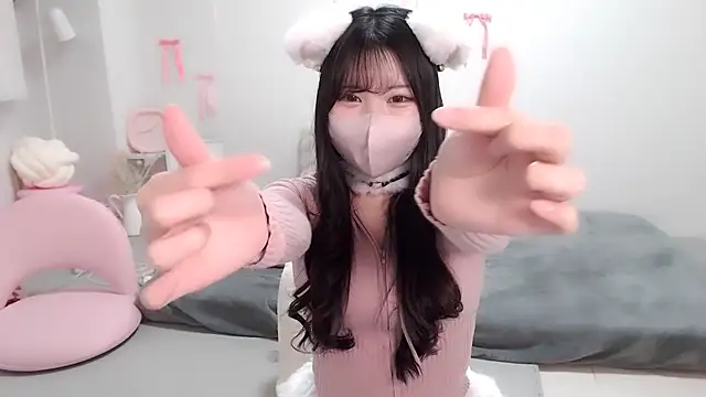 Snapshot of moka-neko chatting on 02.22.26 moka-neko online show from 02.22.26