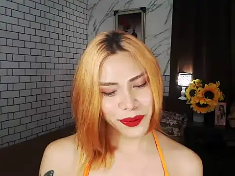 Snapshot of BigAssAlexa chatting on 10.04.25 BigAssAlexa online show from 10.04.25