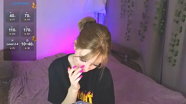 Snapshot of Angel_Elis_ chatting on 09.21.25 Angel Elis online show from 09.21.25