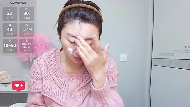 Snapshot of Diva_VVN chatting on 04.24.26 Diva VVN online show from 04.24.26