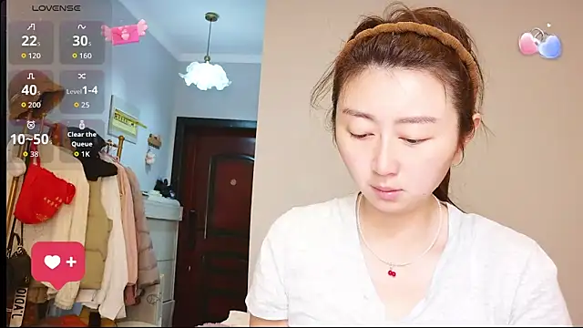 Snapshot of Diva_VVN chatting on 05.14.26 Diva VVN online show from 05.14.26