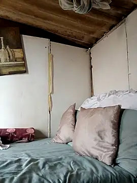 Snapshot of SeductiveDick1997 chatting on 09.28.25 SeductiveDick1997 online show from 09.28.25