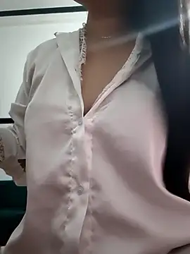 Yui-Linh online show from 10.29.25