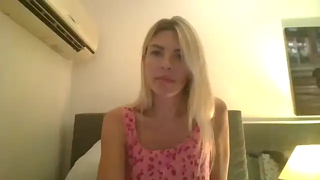 Liliwii1 online show from 10.30.25