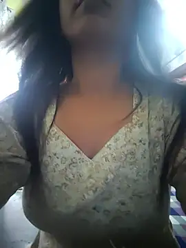 Snapshot of your_favourite_bhabhi chatting on 04.17.26 your favourite bhabhi online show from 04.17.26