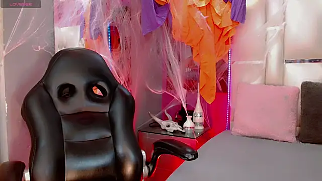 BabyAmatiis  online show from 10.31.25