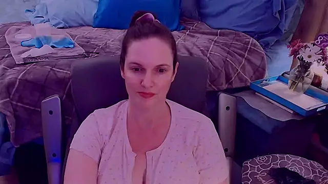 Snapshot of ninajaymes chatting on 03.08.25 ninajaymes online show from 03.08.25