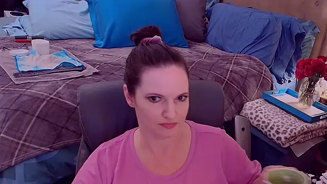 Snapshot of ninajaymes chatting on 10.06.25 ninajaymes online show from 10.06.25