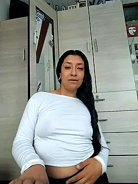 Snapshot of Coralaine_96 chatting on 09.19.25 Coralaine 96 online show from 09.19.25