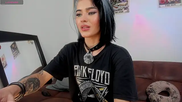 Snapshot of La_Diabla_111_ chatting on 04.30.26 La Diabla 111 online show from 04.30.26