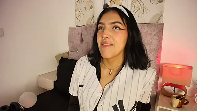 Snapshot of Dulce_Bella_ chatting on 02.24.26 Dulce Bella online show from 02.24.26