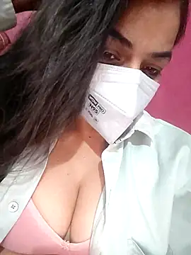 Snapshot of the_saavi chatting on 12.04.25 the saavi online show from 12.04.25