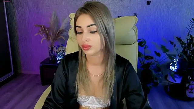 Snapshot of NikkiiStill chatting on 06.25.26 NikkiiStill online show from 06.25.26