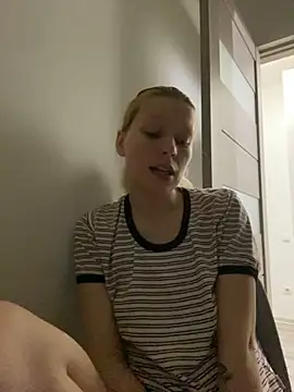 Snapshot of AnyaHellCat chatting on 10.18.25 AnyaHellCat online show from 10.18.25