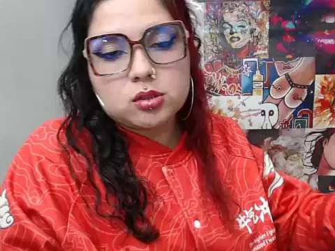 Snapshot of Curvy-Queen chatting on 09.18.25 Curvy-Queen online show from 09.18.25