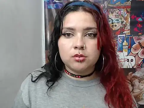 Snapshot of Curvy-Queen chatting on 10.09.25 Curvy-Queen online show from 10.09.25
