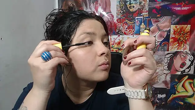 Snapshot of Curvy-Queen chatting on 10.14.25 Curvy-Queen online show from 10.14.25