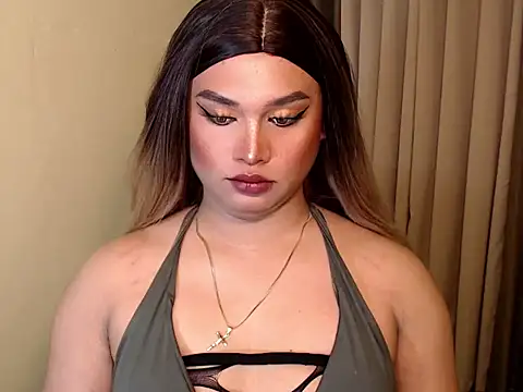 Snapshot of UrGoddess_Kiera chatting on 10.13.25 UrGoddess Kiera online show from 10.13.25