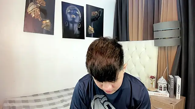 NhicolasClyde online show from 09.10.25