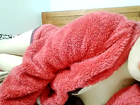 Snapshot of SuhyoCii chatting on 12.23.25 SuhyoCii online show from 12.23.25