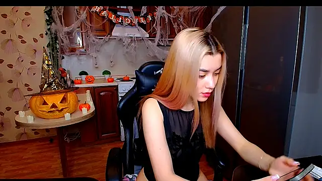 MaryamXSX online show from 10.30.25