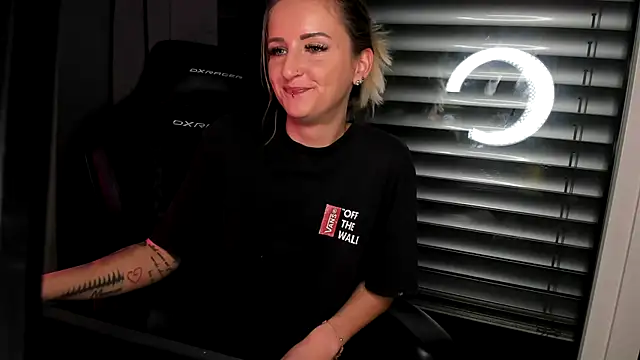 Lyra XX online show from 03.02.26