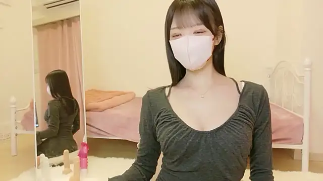 roachan  online show from 02.10.26