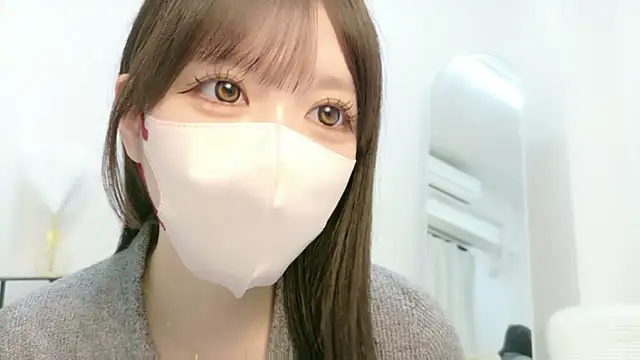 Snapshot of roachan_ chatting on 07.23.26 roachan online show from 07.23.26