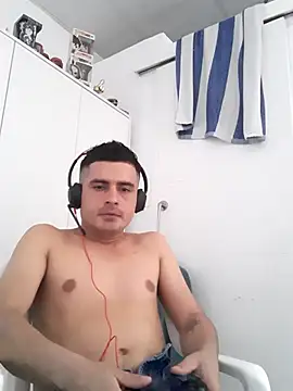 Snapshot of Andr3s69xxx chatting on 04.26.26 Andr3s69xxx online show from 04.26.26
