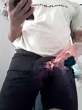 Snapshot of Andr3s69xxx chatting on 04.30.26 Andr3s69xxx online show from 04.30.26