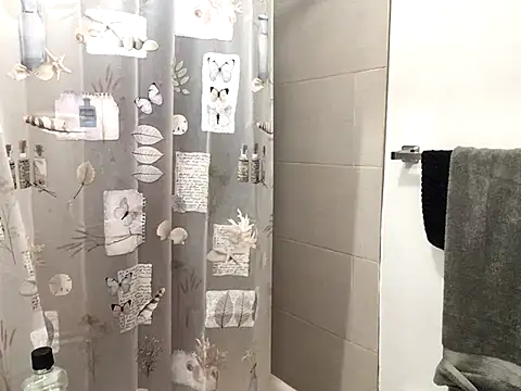 Snapshot of littyleesh1 chatting on 11.11.25 littyleesh1 online show from 11.11.25